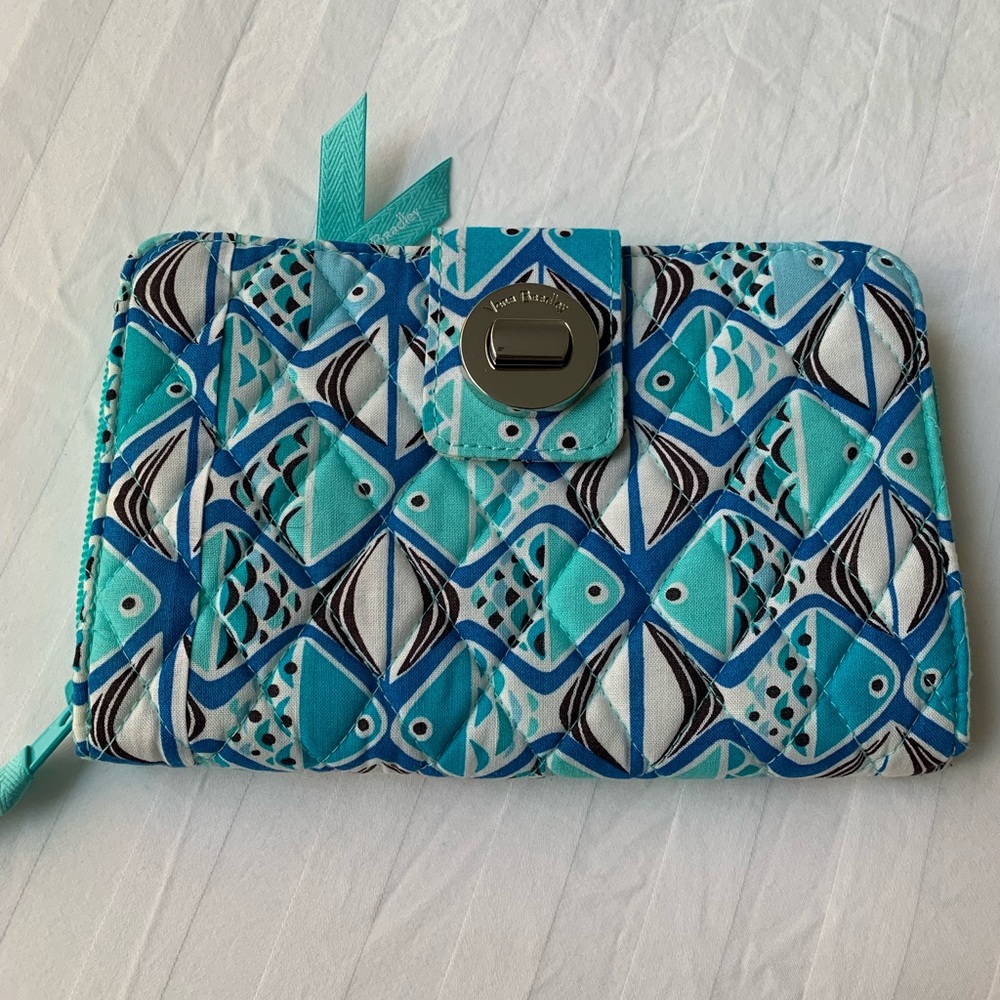 Vera Bradley wallet like New !! - Picture 5 of 7